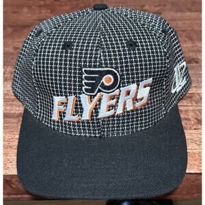 Vintage 90’s Philadelphia Flyers Logo Athletic Strapback Hat ￼